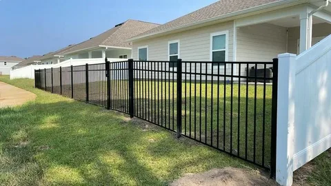 Trusted Residential Fence Replacement Services in Pearland, TX 